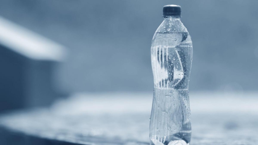 瓶裝水隱藏健康風險 沒有你想像的那麼乾淨