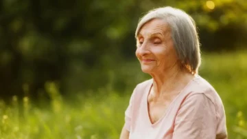 有白髮不是壞事？最新研究揭示神奇防癌機制