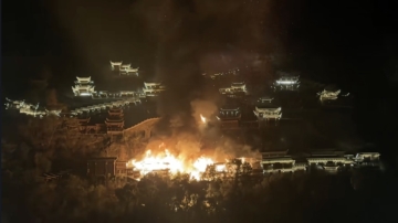 江西望仙谷景區突發大火 起火原因不明（視頻）