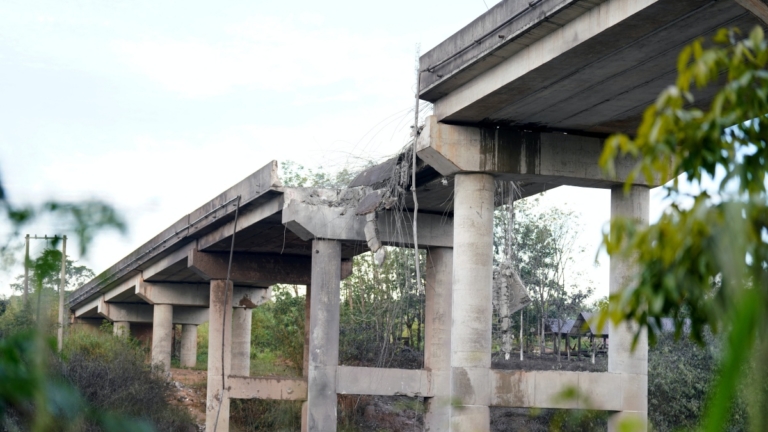 泰柬衝突持續 泰國F-16轟炸柬埔寨橋