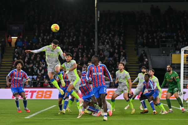 英超:阿森納險勝領跑 曼城大勝緊隨其後