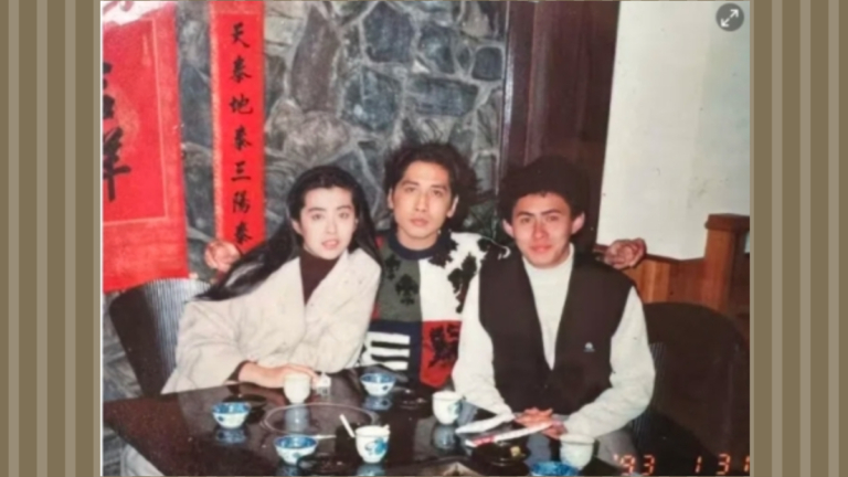 王祖賢26歲生日舊照流出 與齊秦和友人同框
