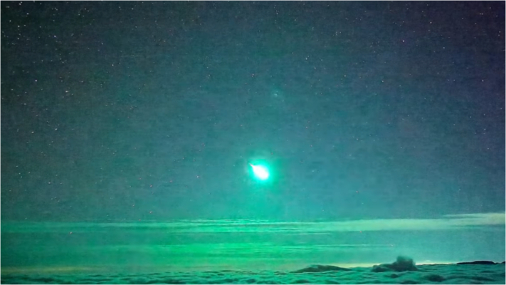 台東南橫夜空驚現青綠色火流星 罕見畫面曝光（視頻）