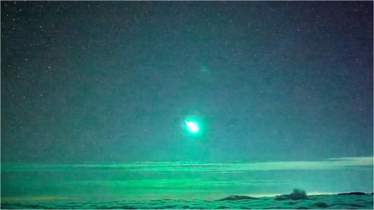 台東南橫夜空驚現青綠色火流星 罕見畫面曝光（視頻）