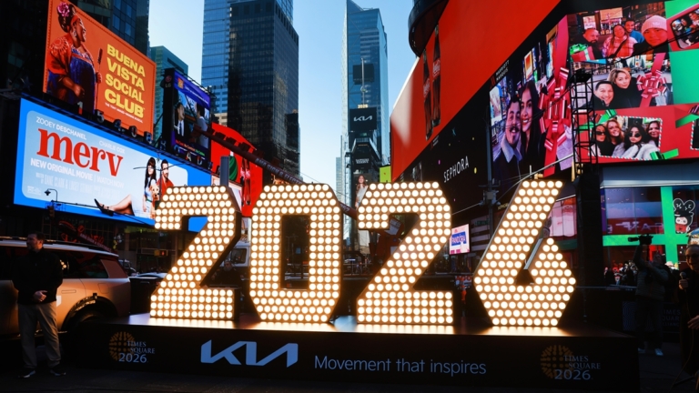 迎接跨年倒數「2026」巨型數字亮相時代廣場