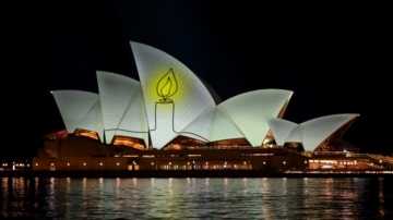 槍擊案滿一週 超萬人聚集悉尼邦迪海灘悼念