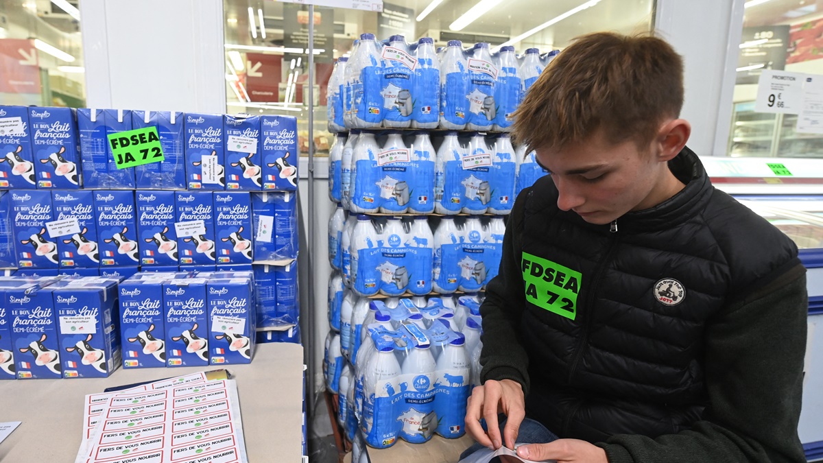 【禁闻】欧中贸易战升级 中共对欧乳制品加关税