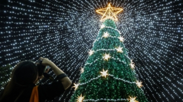 白宮節日氣氛拉滿 內閣部長私下這樣過節