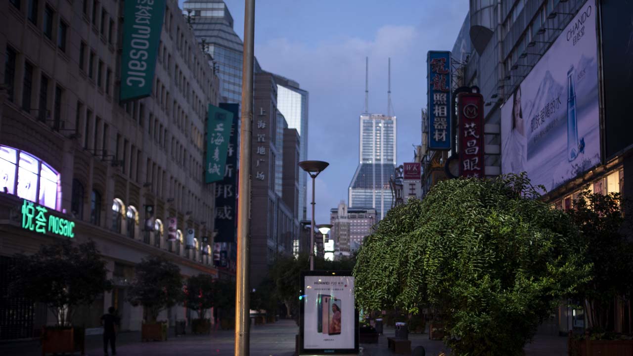 資料圖。上海夜景。(JOHANNES EISELE/AFP via Getty Images)
