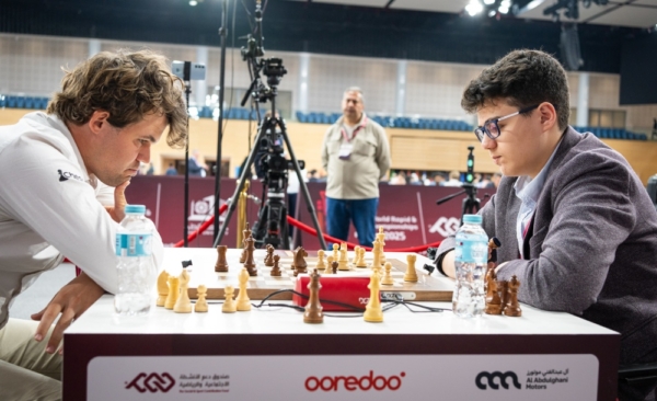 卡爾森笑傲多哈 加冕FIDE快棋與超快棋雙冠
