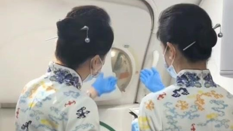 恐變凶器？海南航空空姐統一戴長髮簪惹議