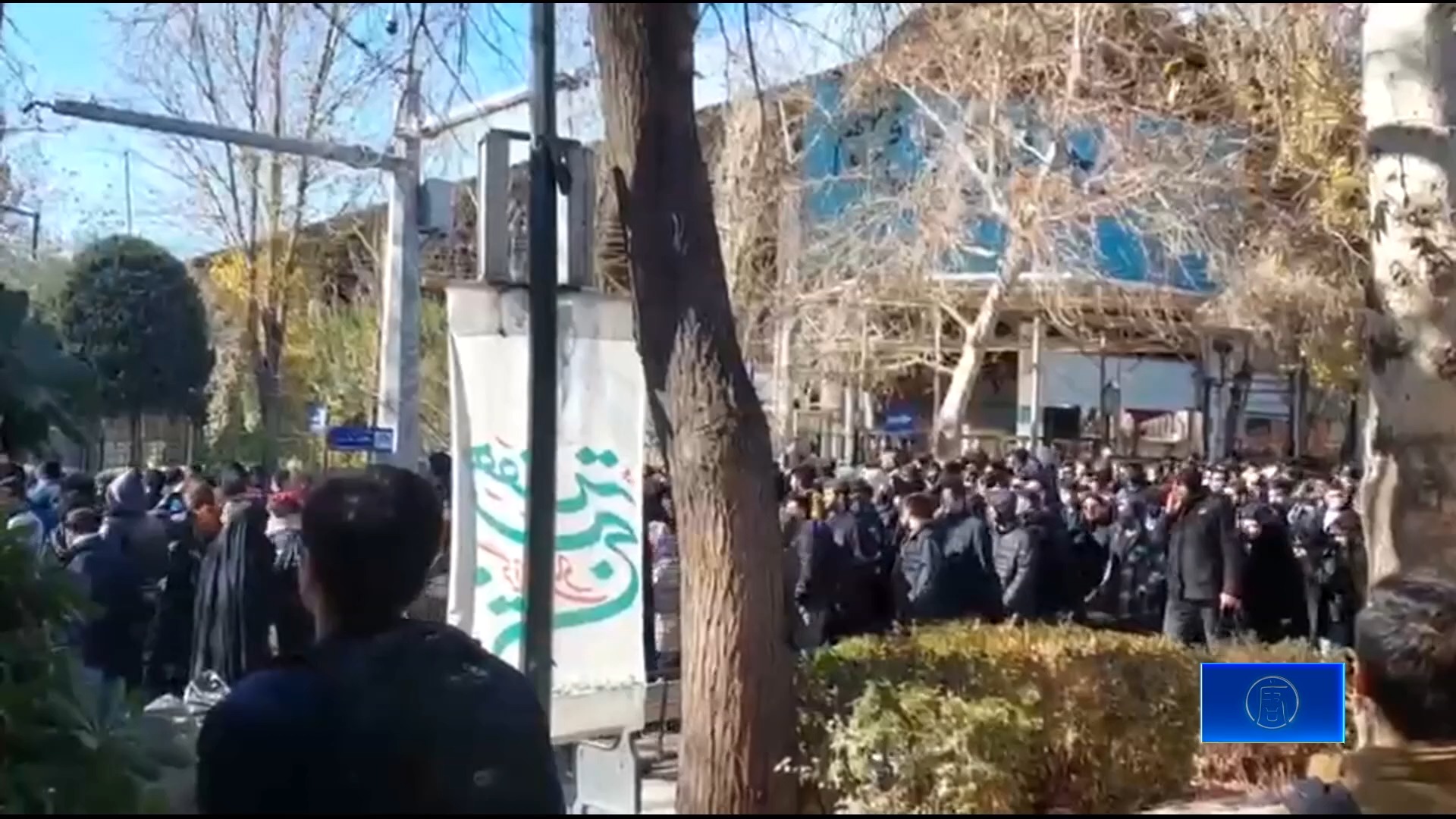 芝加哥ICE设施遭围攻示威者带枪抗议执法| 布罗德维尤| 联邦移民及海关执法局| 大纪元, image size:1920x1080