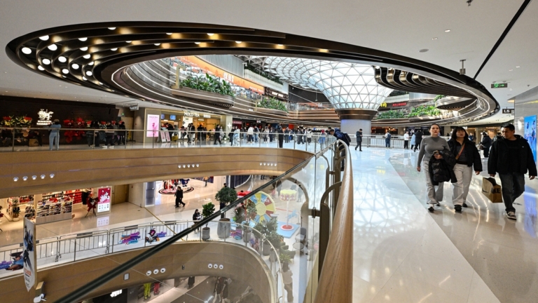 【兩岸掃描】中國12月服務業PMI 降至六個月來新低