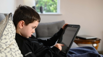 兒童網絡安全引擔憂 紐約州議員推新法案保護