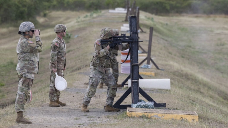 馬杜羅衛兵曝美軍祕密武器 士兵流鼻血動彈不得 防空癱瘓