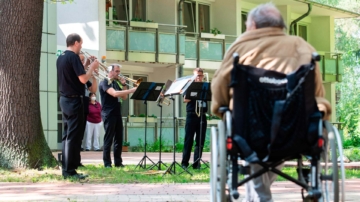 研究發現：年長者聽音樂可大幅降低失智風險