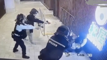 香港一商場發生持刀劫持事件 嫌犯被擊斃（視頻）