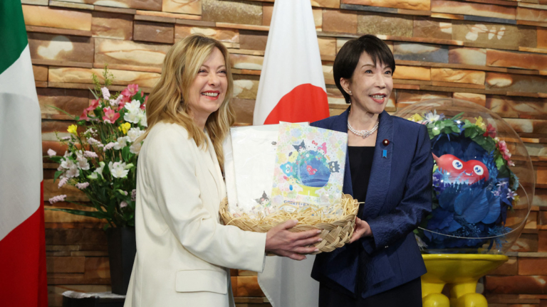 梅洛尼日本過生日 首相送Hello Kitty禮物