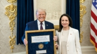 【华府连线】马查多赠诺贝尔和平奖章 川普致谢