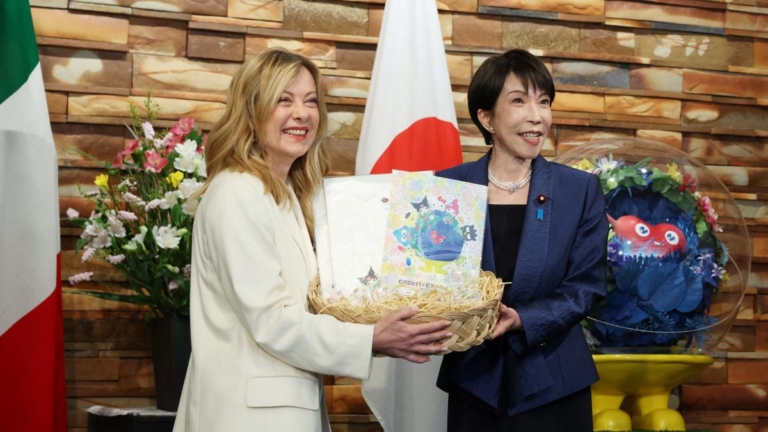 日意升級戰略夥伴關係 兩國首腦展現溫馨互動