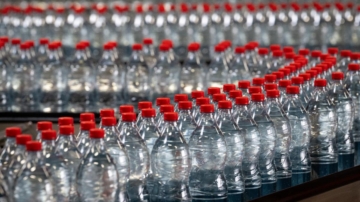 瓶裝水真的乾淨嗎？專家提醒：存在健康風險