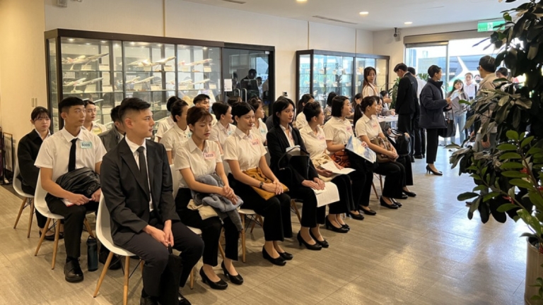 2400人爭取60名額 台灣虎航招募空服員競爭激烈