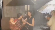 中國女星爆劇組讓嬰兒淋雨：哭得撕心裂肺（視頻）