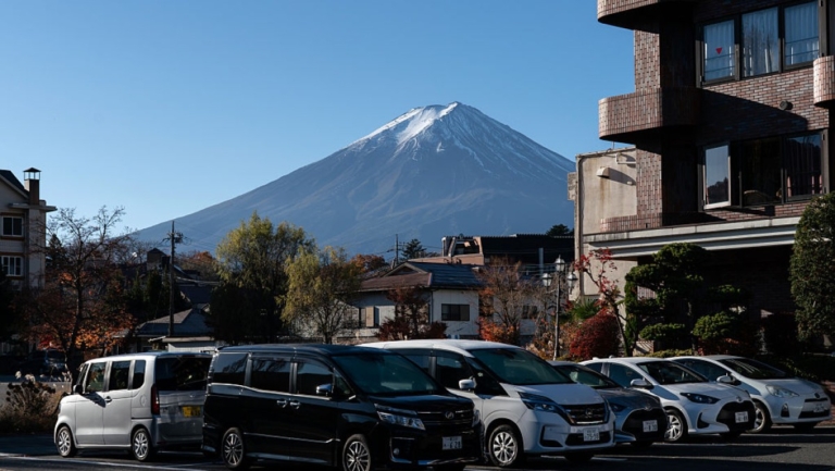 富士山封山 中國人違規又叫救援 日本民眾籲嚴懲