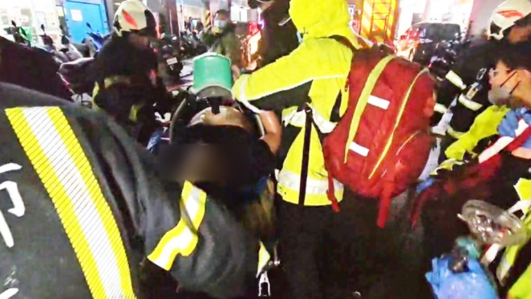 基隆民宅火警3度進火場 消防員詹能傑脫面罩救人殉職