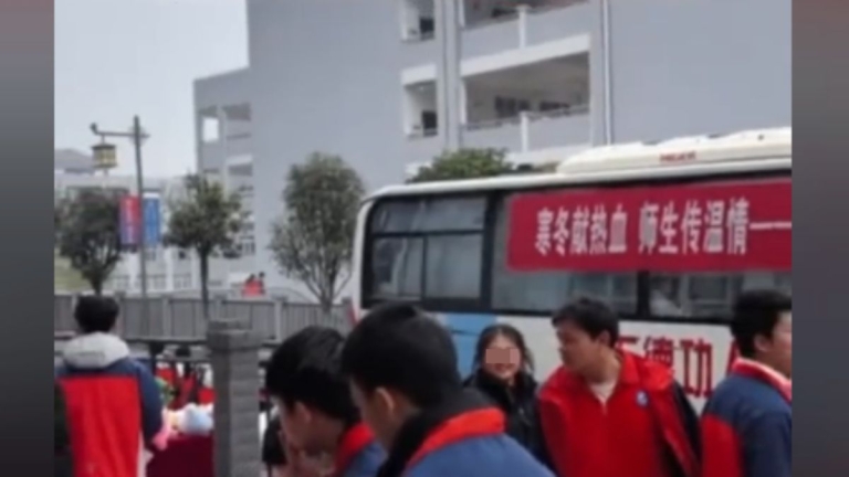 重慶獻血車進中學惹眾怒 被轟對孩子下手