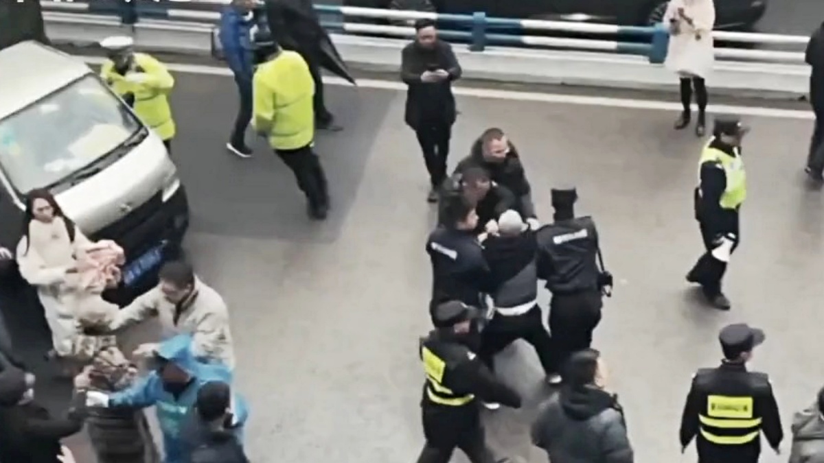 【禁闻】1月23日维权动态 重庆小区业主抗议收停车费 遭警察镇压