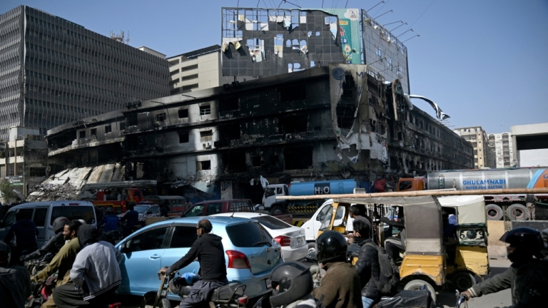 【短訊】巴基斯坦購物中心火災 死者上升至67人