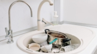 髒碗盤別泡一整晚 你都不知道水槽有多髒