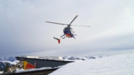 直升機起跳！極限運動高手挑戰雪山跑酷