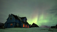 电力中断 格陵兰首都深夜陷黑暗 极光璀璨夺目