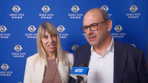 2026年1月24日晚，公司經理Michele Calaci觀賞了神韻紐約藝術團於意大利米蘭阿爾欽博第劇院（Teatro degli Arcimboldi）的演出。（新唐人電視台）