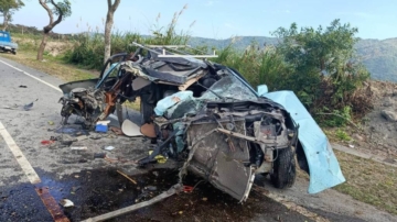 花蓮酒駕男連撞電桿路樹 撞到不成車形 人無大礙