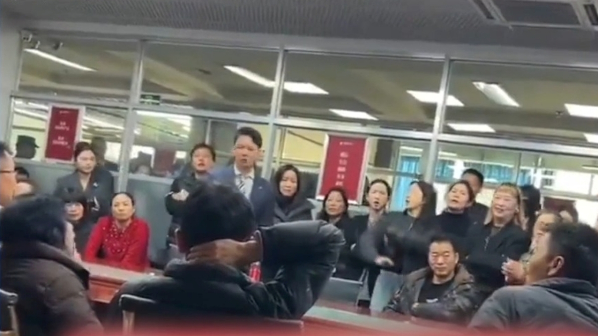 【禁闻】2月1日维权动态 昆明国际商贸城商户维权 要求降低租金