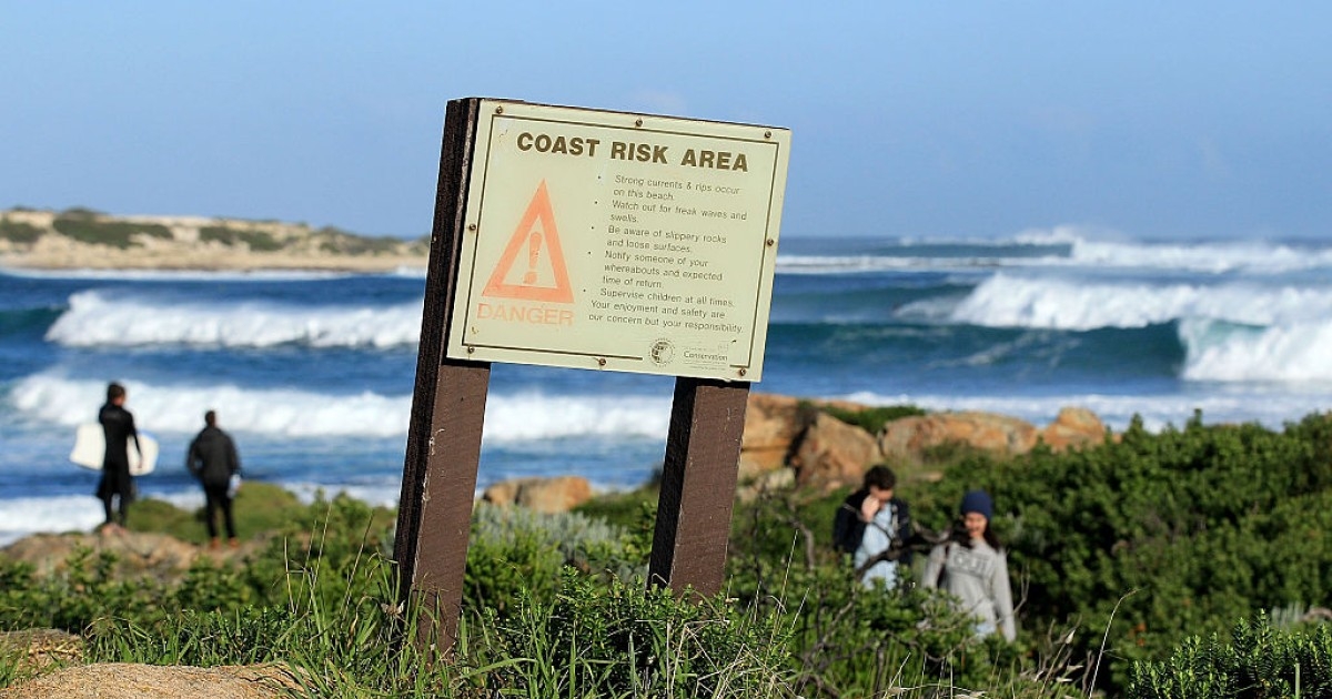 13歲澳洲少年奮游4小時救出受困家人