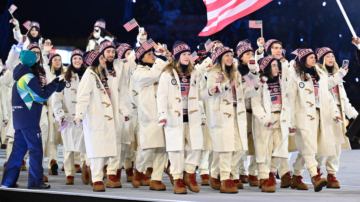 米蘭冬奧開幕前夕 美國隊完成典禮服試穿