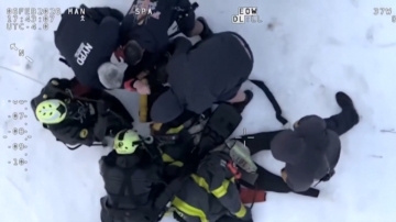 紐約王后區冰河上救援 驚險中現勇氣