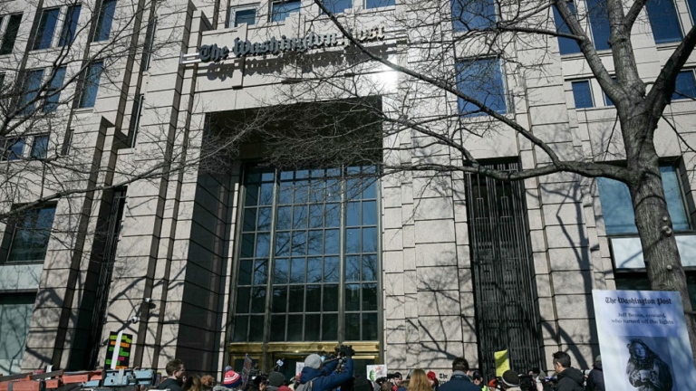華盛頓郵報裁員風暴擴大 執行長路易斯即刻離職