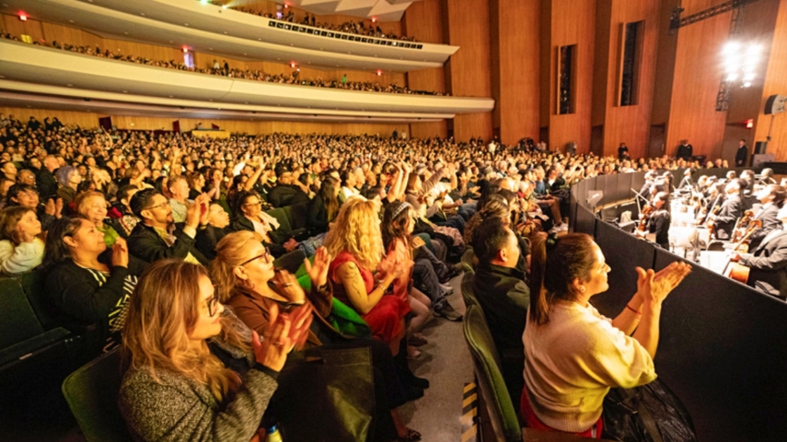 神韻長灘爆滿加座 主流盛讚演出「如夢似幻」