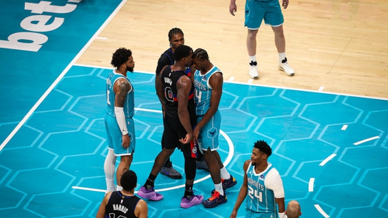 NBA火爆大亂鬥 黃蜂、活塞打群架5人遭驅逐(視頻)