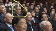 董軍在習背後表情難看 黨媒聯手對習高級黑