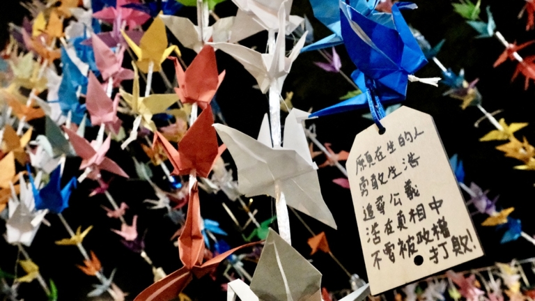 宏福苑大火災民年難過 提4訴求學生遭開除