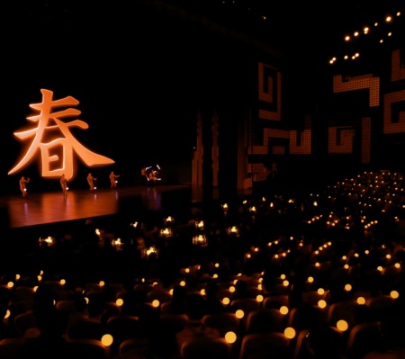 中共害怕「赤馬紅羊劫」 春晚一片藍慘慘（組圖）