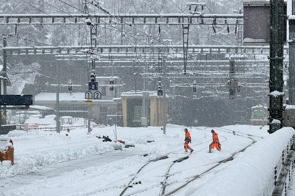 瑞士雪崩火車脫軌 警方證實5人傷、疏散逾20人