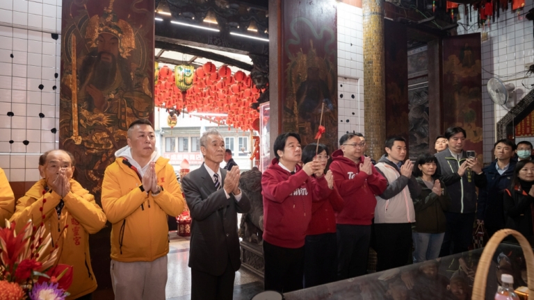 賴清德大年初一參香 為台灣祈福 給國民拜年