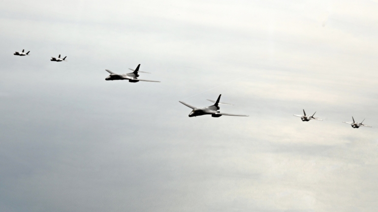 英新首相同意開放基地 美B-1轟炸機加入戰團